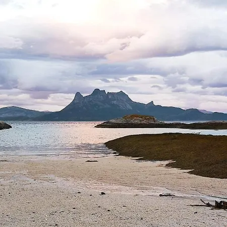 5 Person In Tranoy-by Traum Tranøya